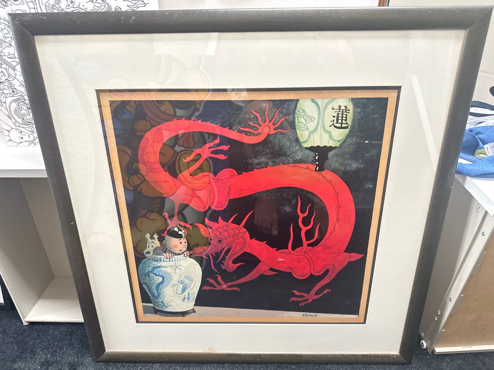 Ingelijste print: Draak en kind in vaas, gesigneerd, Achter glas, Overige stijlen, Ophalen of Verzenden, Print