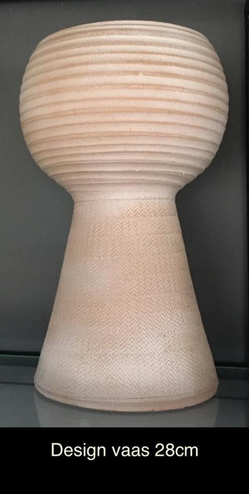 Vintage jaren '50 grote design vaas terracotta reliëf beige, Beige, Zo goed als nieuw, Steen/keramiek, Met patroon/structuur