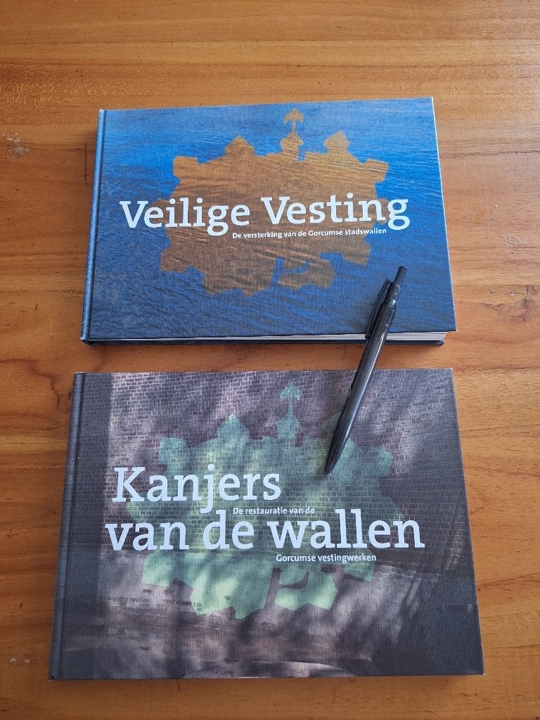 Boeken over Gorcumse vestingwerken: Veilig Vesting & Kanjers, Ophalen of Verzenden, Zo goed als nieuw, Algemeen, 1945 tot heden