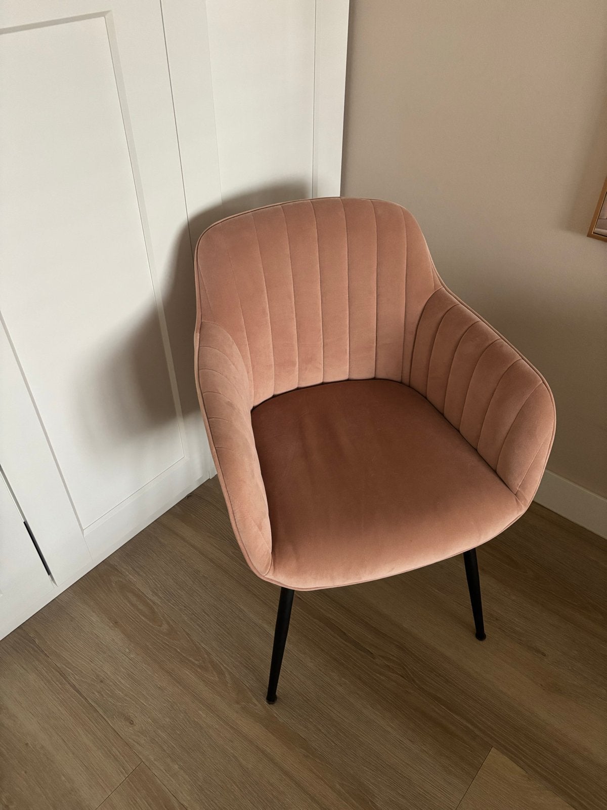Roze fluwelen stoel van Kwantum, Huis en Inrichting, Ophalen, Gebruikt, Overige kleuren, Eén