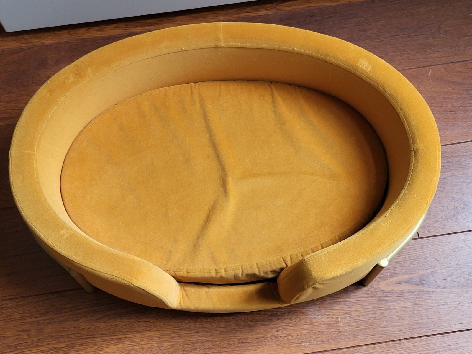 Okergele hondenmand kattenmand, Ophalen
