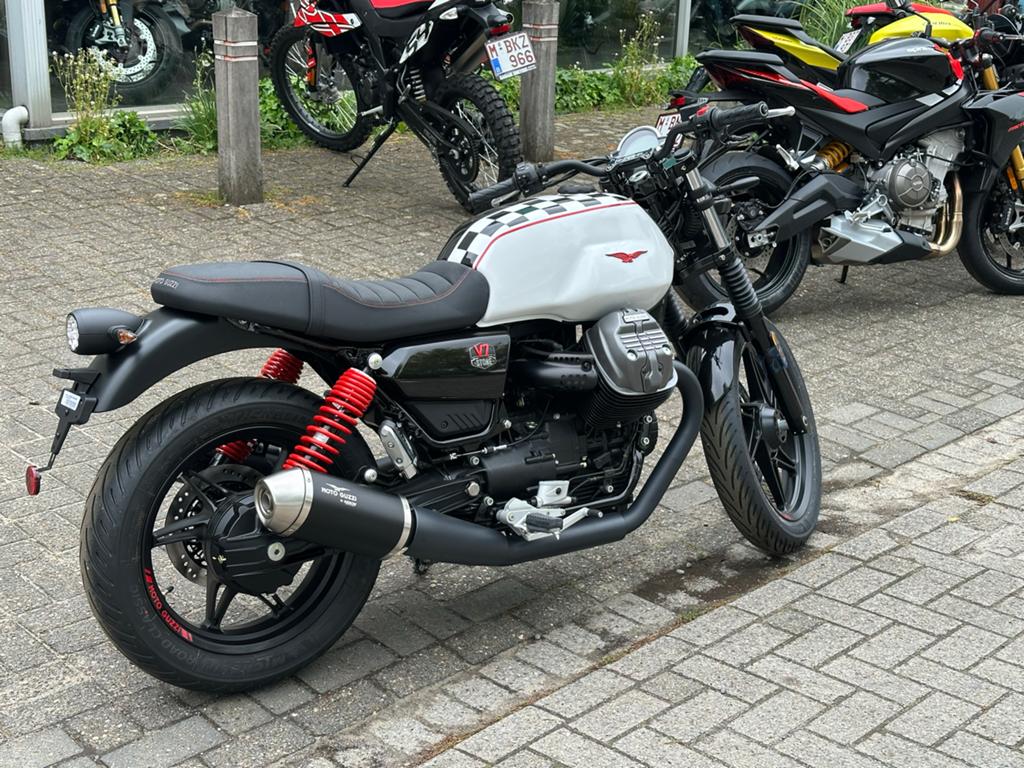 Moto Guzzi V7 Stone Ten Special Edition 2025, Motoren, 853 cc, 2 cilinders, Motorrijbewijs A, Gebruikt