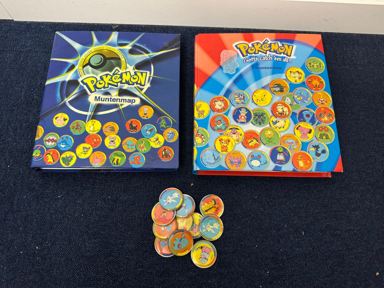 2 Pokémon muntenmappen + losse munten, Ophalen of Verzenden