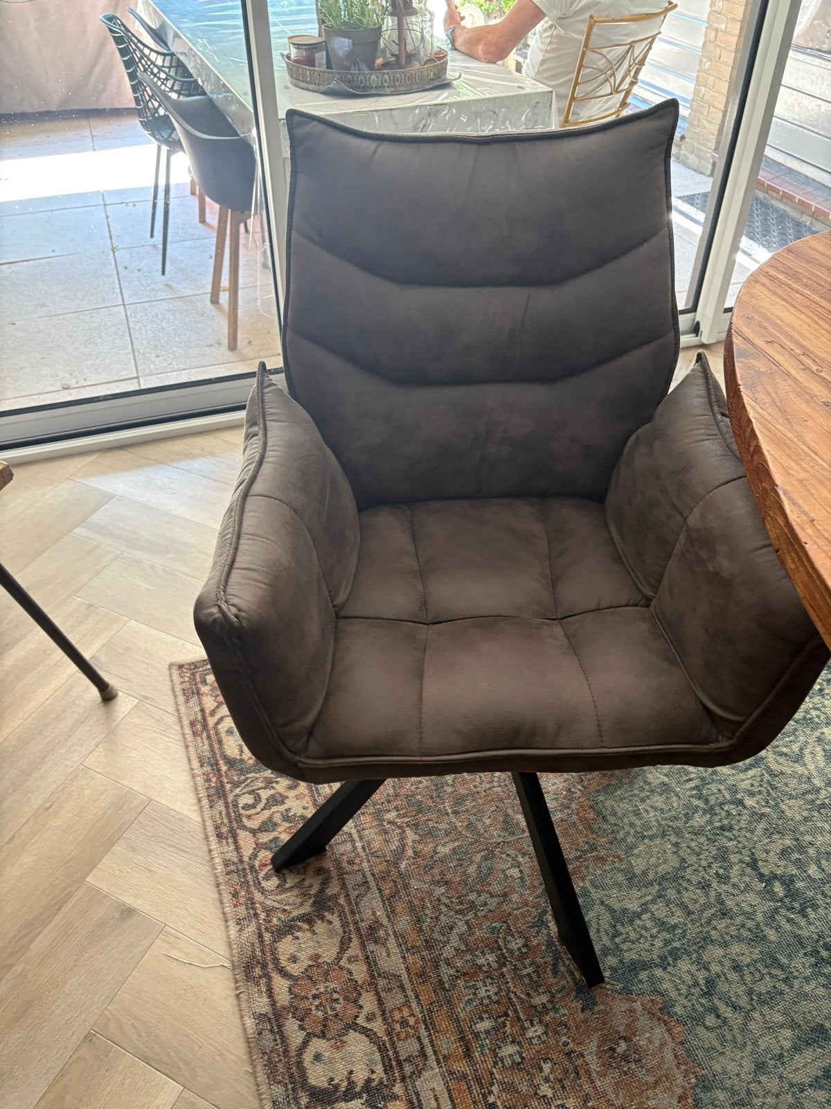 Mango houten eettafel met 5 antraciet draaistoelen, Huis en Inrichting, Tafels | Eettafels, Ophalen, Gebruikt, 100 tot 150 cm