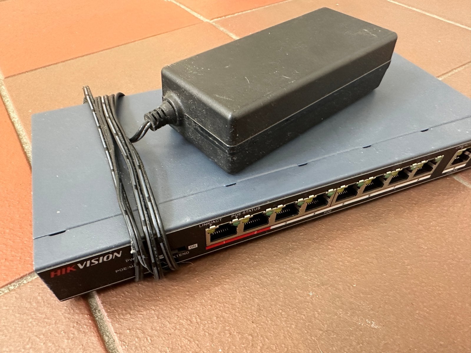 Hikvision DS-3E0109P-E Ethernet Switch met PoE, Computers en Software, Netwerk switches, Gebruikt, Ophalen of Verzenden
