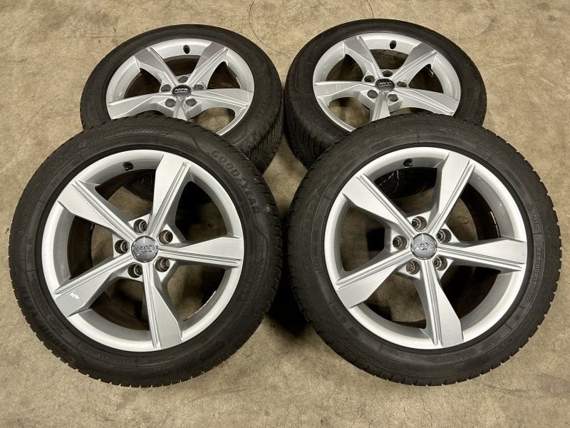 17 inch originele velgen + all season banden Audi A4 B9