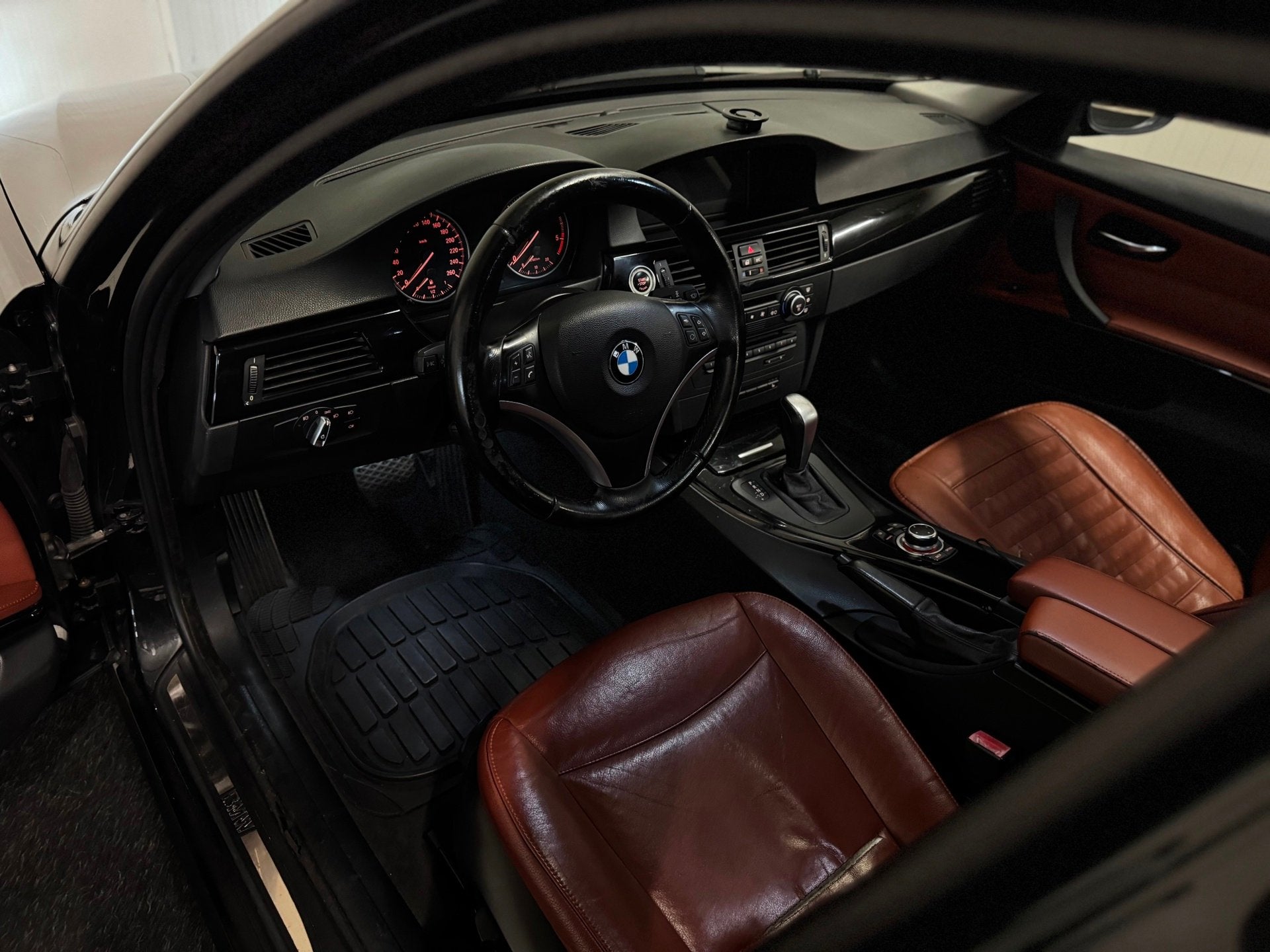 BMW 3-serie 2.0 318d 143PK AUTOMAAT|CARPLAY|FULLOPTION|XENON, Auto's, Automaat, Achterwielaandrijving, Zwart, Leder