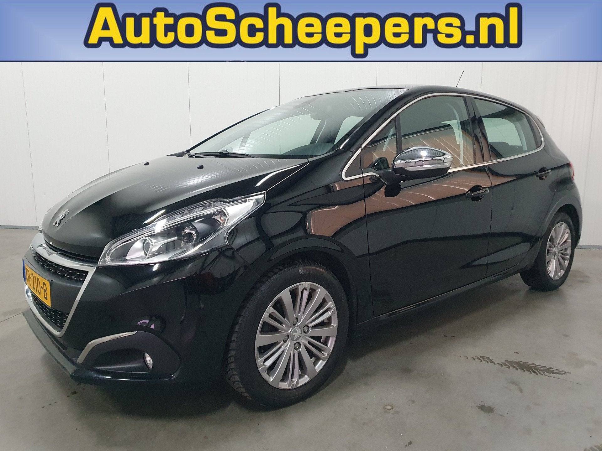 Peugeot 208 1.2 PureTech Blue Lease Allure NAVI/CARPLAY/CLIM, 83 pk, Stof, 1199 cc, Zwart