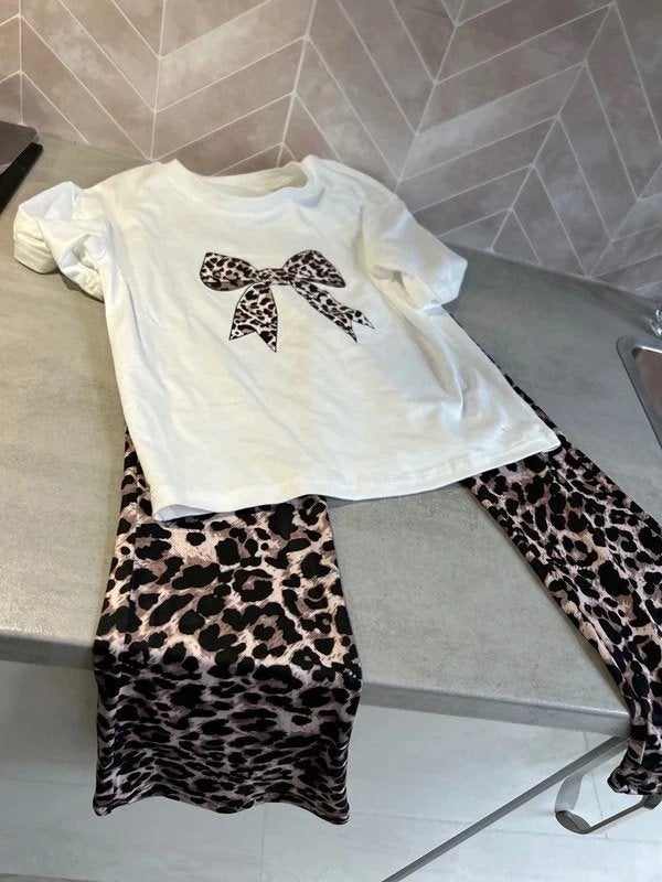 T-shirtje en. Flaired legging tijgerprint meisje maat 128, Meisje, Nieuw, Ophalen of Verzenden, Setje