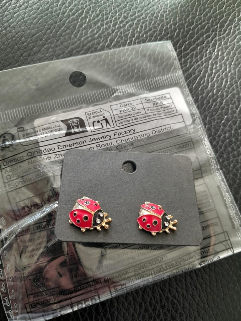 Nieuwe lieveheersbeestjes oorbellen - nooit gedragen, Overige materialen, Nieuw, Ophalen of Verzenden, Knopjes of Stekers