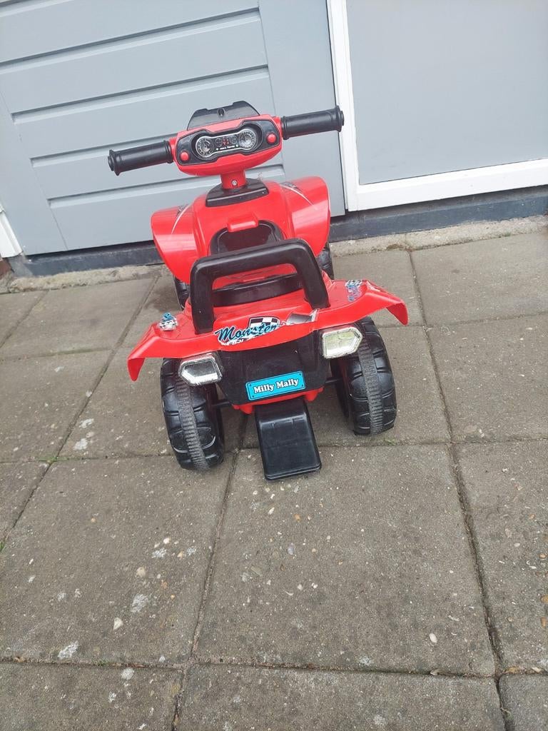 Rode kinderquad met toeter en muziek, Ophalen, Gebruikt