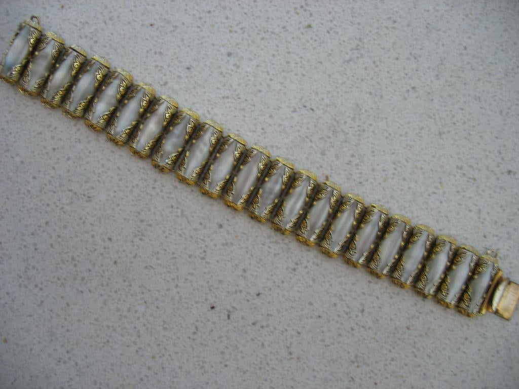 Armband Damascene Toledo Goltone Melkwit Cabochon, Ophalen of Verzenden, Overige materialen, Armband, Verguld
