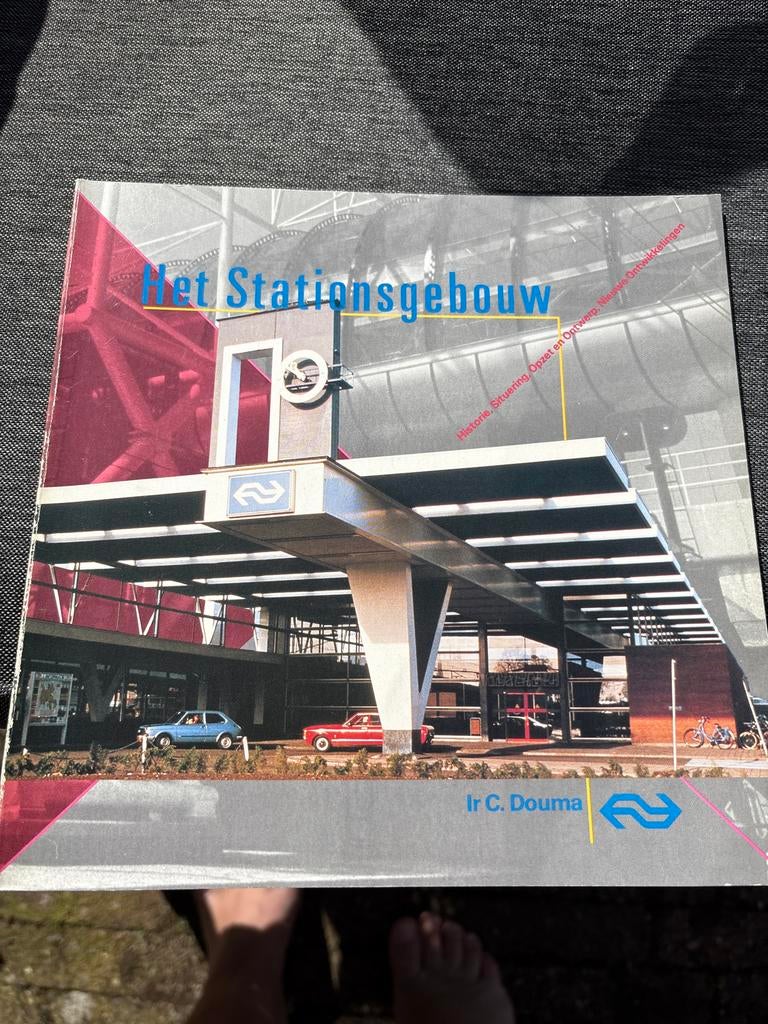 Het Stationsgebouw: Historie, Situering, Opzet en Ontwerp, Ophalen of Verzenden, Gelezen