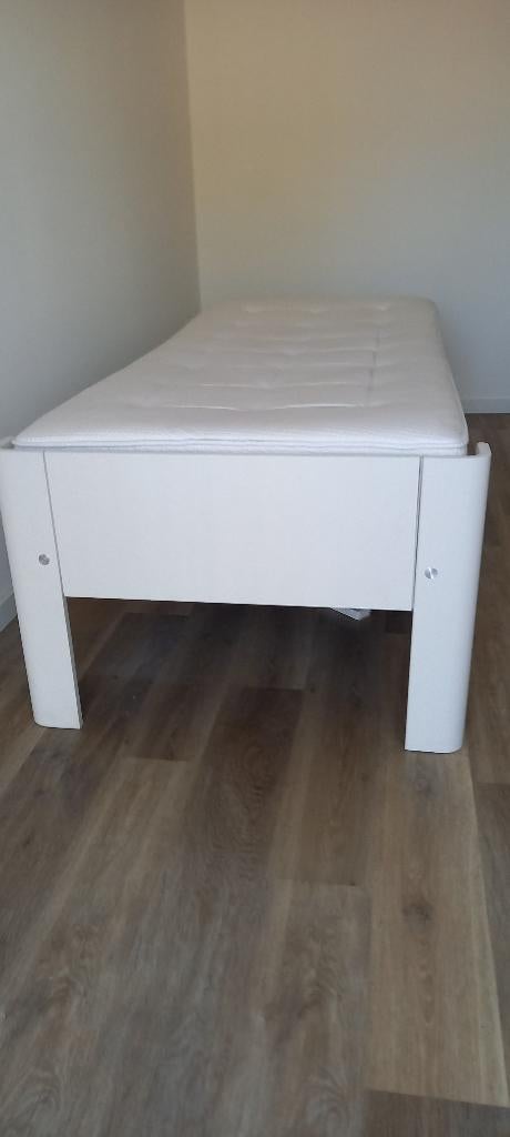 Auping Senioren Ledikant Auronde (1 persoons met toebehoren), Huis en Inrichting, Ophalen, Verstelbaar, 90 cm, Eenpersoons