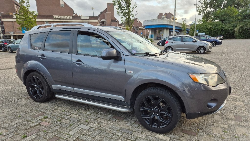 Mitsubishi Outlander 2.4 MPI 2WD 2008 Grijs, Auto's, Voorwielaandrijving, Outlander, 4 cilinders, Handgeschakeld