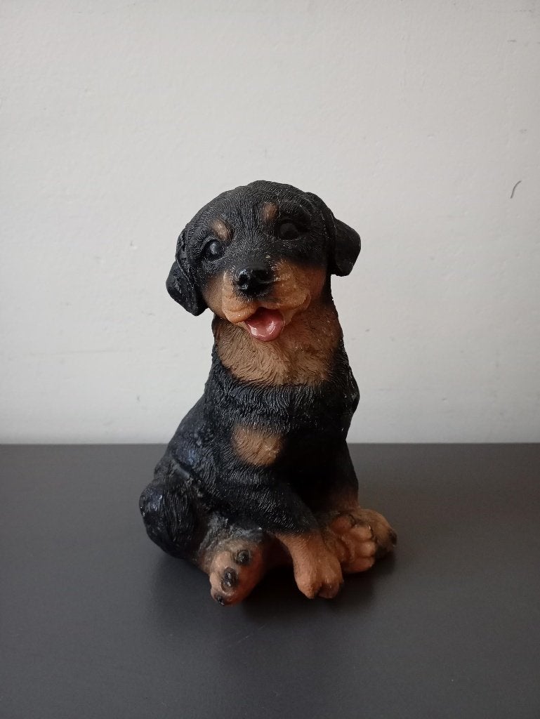Rottweiler puppy beeldje van hard kunststof, Verzamelen, Beelden en Beeldjes, Gebruikt, Dier, Ophalen of Verzenden