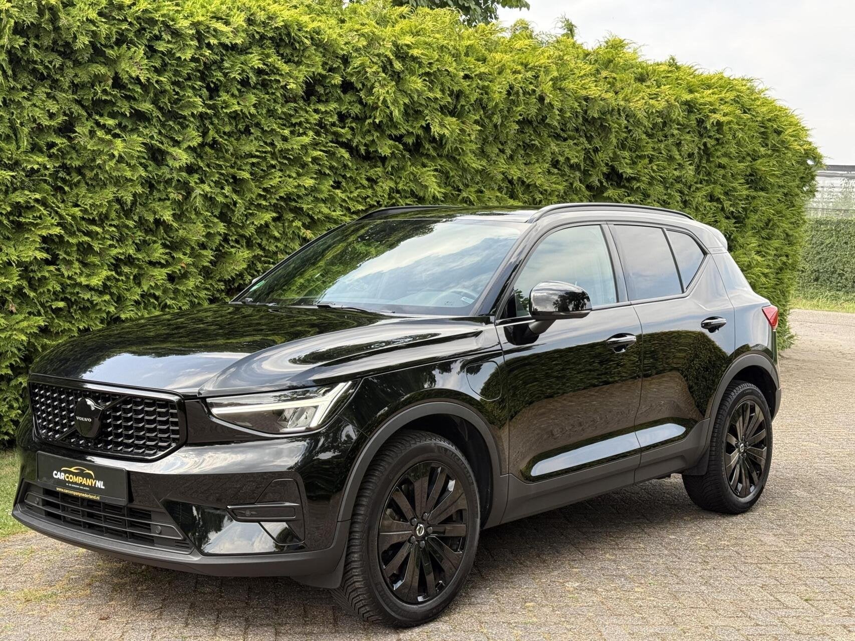 Volvo XC40 1.5 | R-Design |black on black|H & K, Auto's, Dealer onderhouden, Zwart, Met garantie (alle), Alcantara