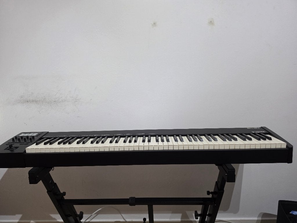 Roland A-88 MK2, Ophalen, 88 toetsen, Roland, Aanslaggevoelig