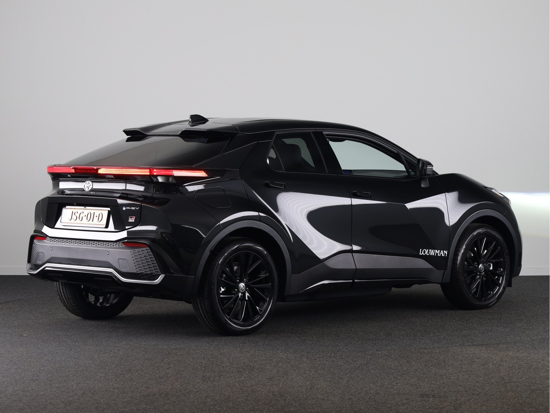 Toyota C-HR 2.0 Plug-in Hybrid 220 Black Edition *DEMO* | 19, Auto's, 725 kg, 4 cilinders, 179 pk, Leder en Stof