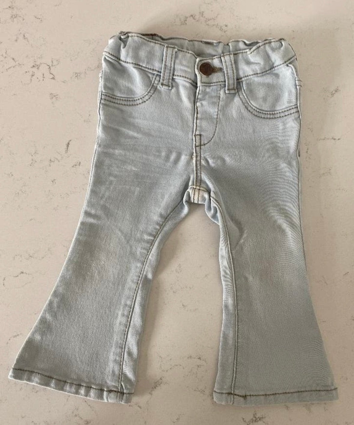 HEMA flared spijkerbroek licht blauw maat 74 | babykleding, Ophalen of Verzenden, Gebruikt, Meisje, Broekje
