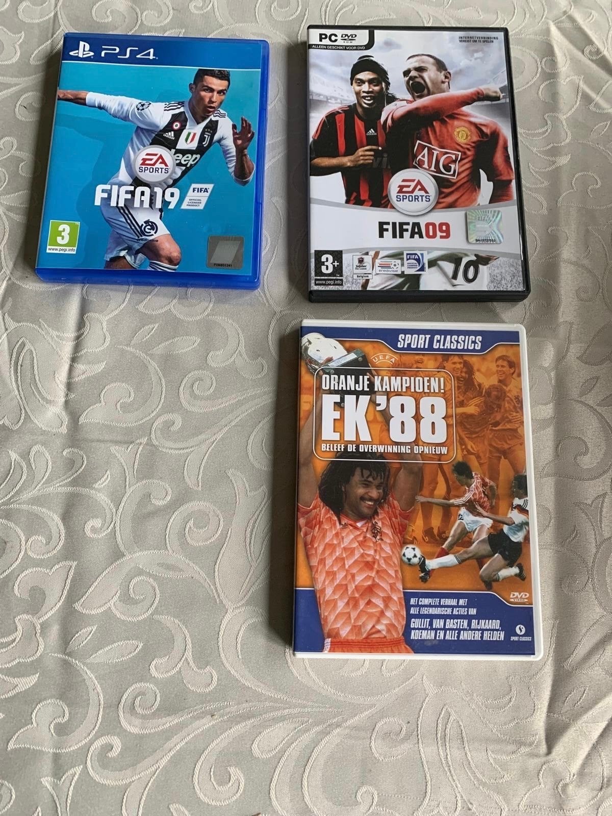 FIFA 19 (PS4), FIFA 09 (PC) en EK '88 DVD, Gebruikt, Eén computer, Ophalen of Verzenden, Sport