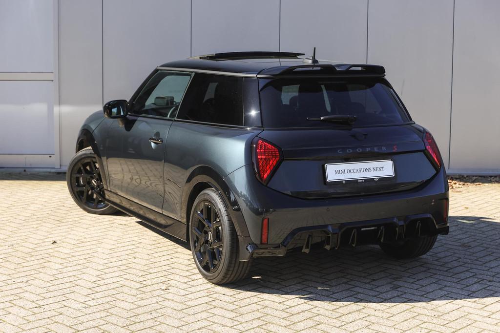 MINI Hatchback Cooper S Automaat / JCW / Pakket M / 17" John, Auto's, Mini, 1998 cc, 4 cilinders, Met garantie (alle), 4 stoelen
