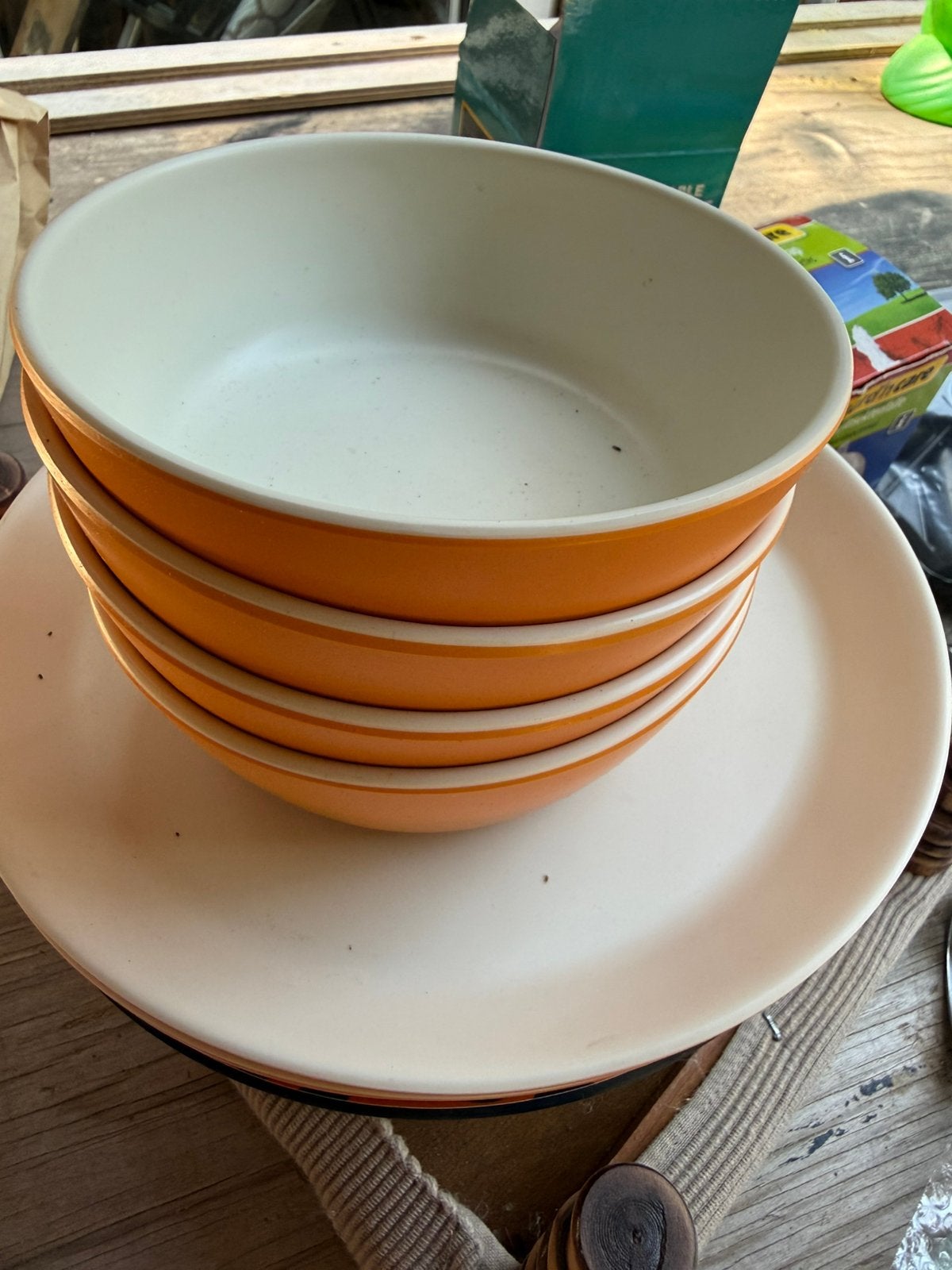 Camping picknick servies nieuw staat schaaltjes borden, Ophalen of Verzenden