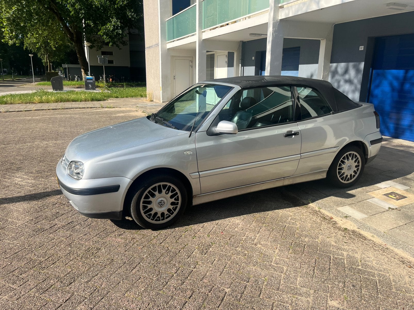 Volkswagen Golf 1.8 Cabriolet 55KW 2000 Grijs, Auto's, 74 pk, Zwart, 4 cilinders, Cabriolet