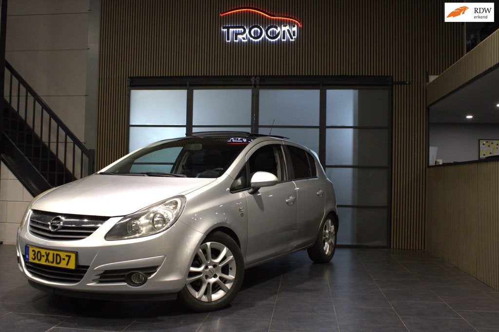 Opel Corsa Opel Corsa 1.4 | Panoramadak | Apple CarPlay & An, Auto's, Opel, Skiluik, Gebruikt, 4 cilinders, 49 €/maand