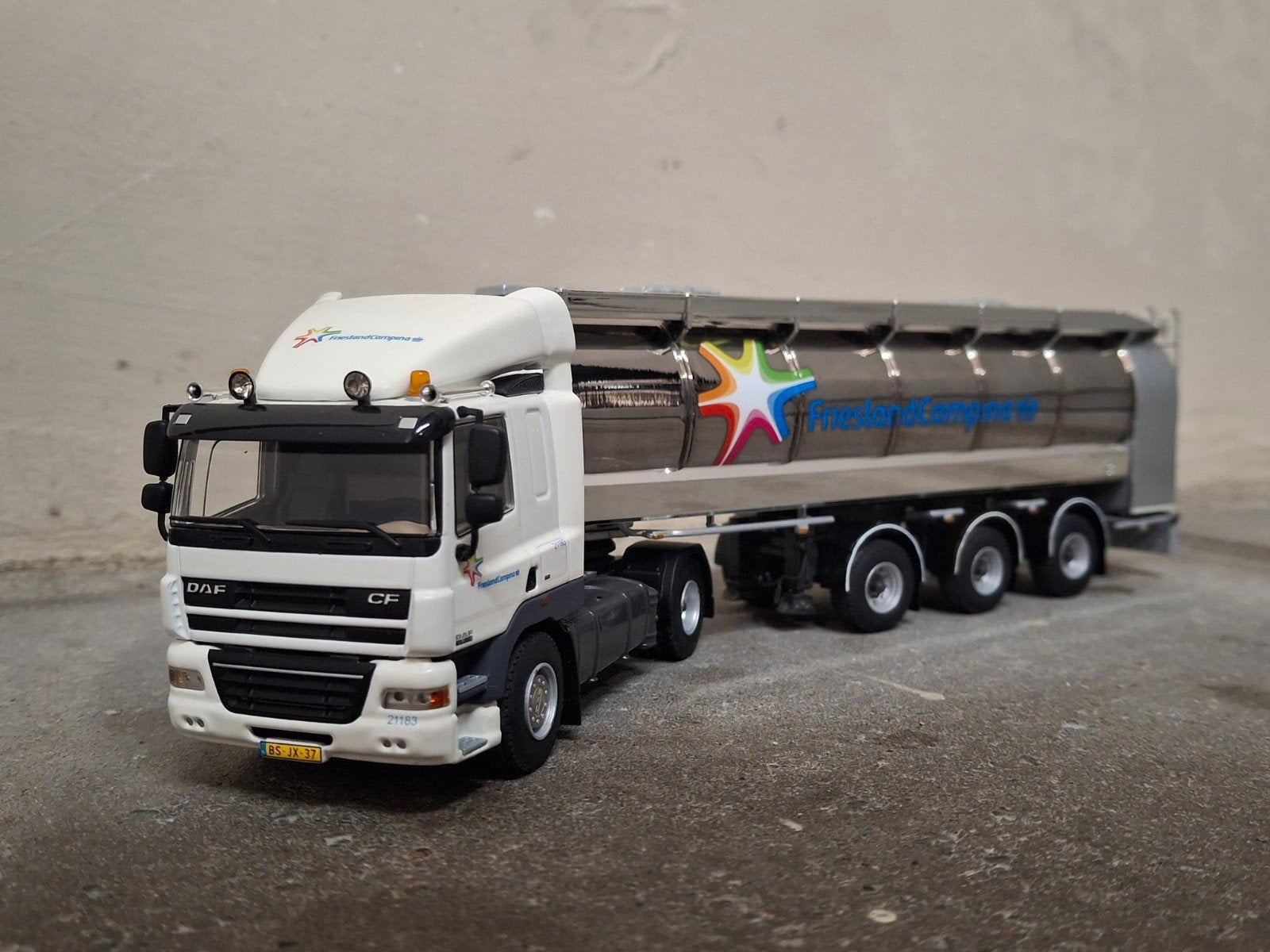 Wsi DAF CF Friesland Campina, Ophalen of Verzenden, Zo goed als nieuw, Bus of Vrachtwagen, Wsi