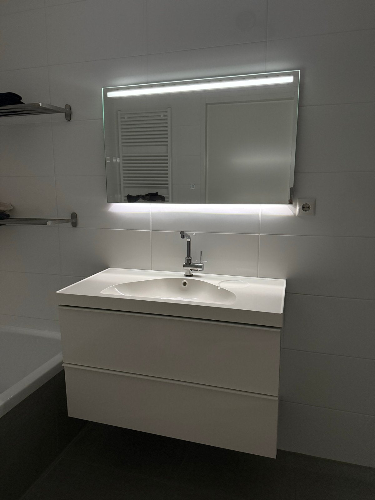 LED-badkamerspiegel met IKEA wastafelkast met wasbak, Huis en Inrichting, Ophalen, Gebruikt, 100 tot 150 cm, 50 tot 100 cm
