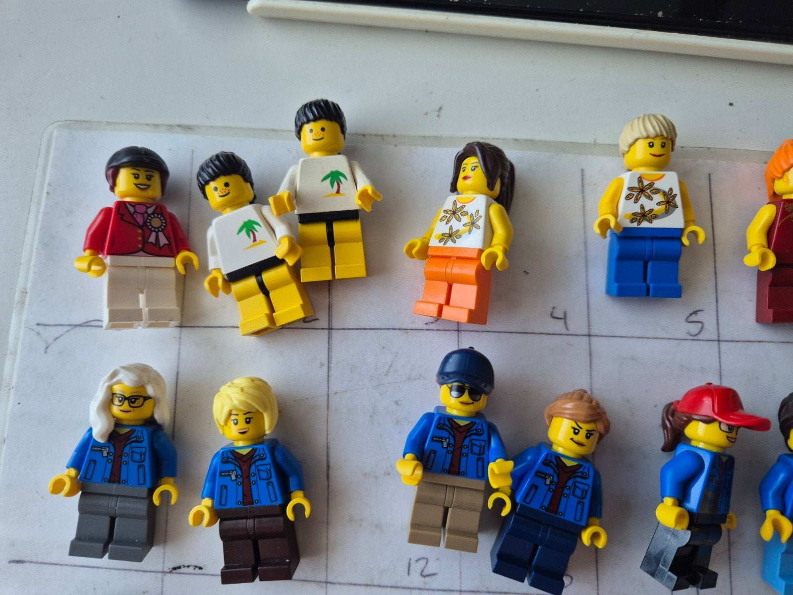 Lego cv4 div city paradisa hidden side vrouw poppetjes oma, Ophalen of Verzenden, Nieuw