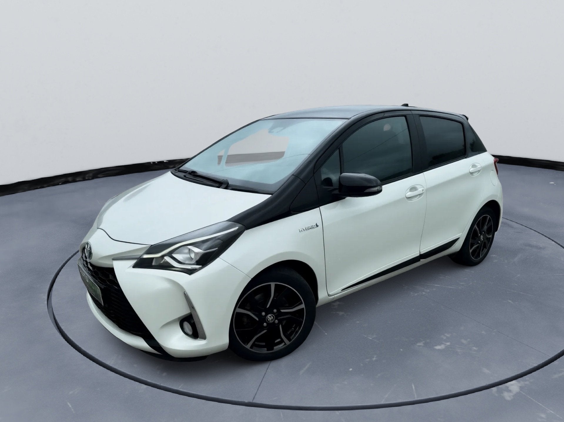 Toyota Yaris Automaat 1,5 Hybride bi tone Camera Cruise Cont, Auto's, Stof, 1498 cc, 4 cilinders, 100 pk