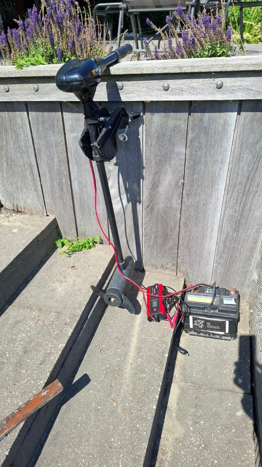 Fluistermotor met accu en oplader, Ophalen