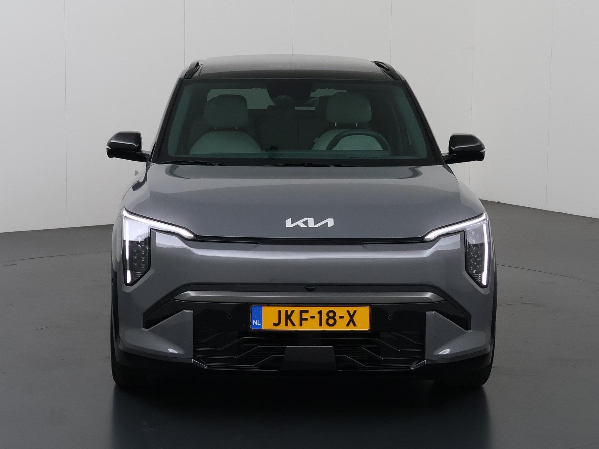 Kia EV3 GT-PlusLine 81.4 kWh | Panoramadak | Winterpakket |, Origineel Nederlands, Grijs, 204 pk, 1000 kg
