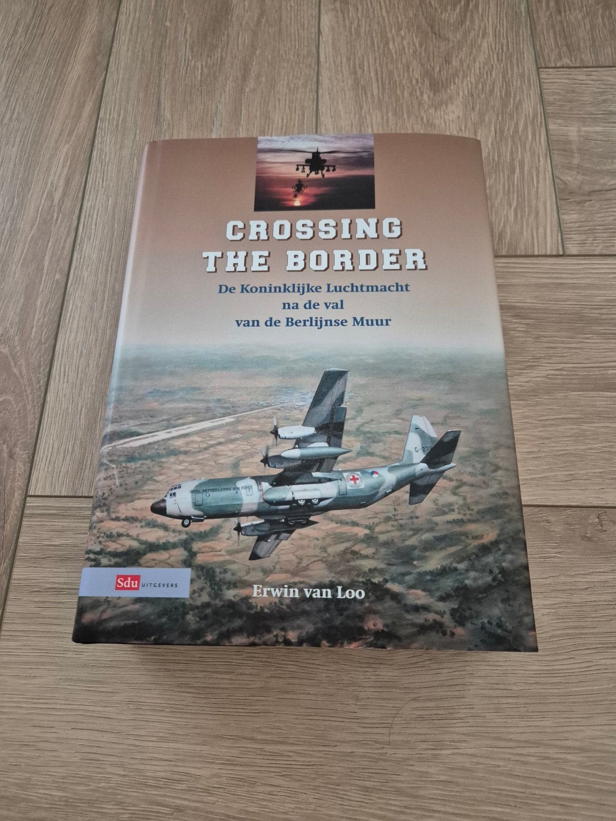 Crossing the Border: Koninklijke Luchtmacht, Berlijn, Boeken, Ophalen of Verzenden, Zo goed als nieuw, 1945 tot heden, Luchtmacht