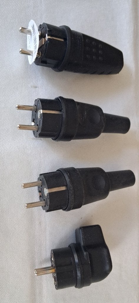 Geaarde stekkers  ( mannetje ), Ophalen of Verzenden, Nieuw, Stekker