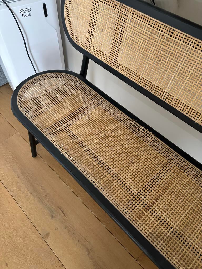 Stijlvol bankje met rotan en zwart frame, Ophalen