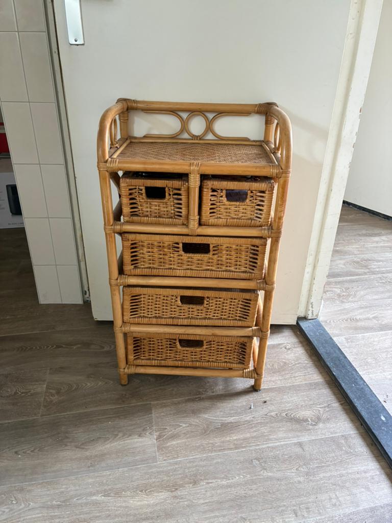 Kasje riet, Zo goed als nieuw, 3 of 4 laden, Minder dan 100 cm, 25 tot 50 cm