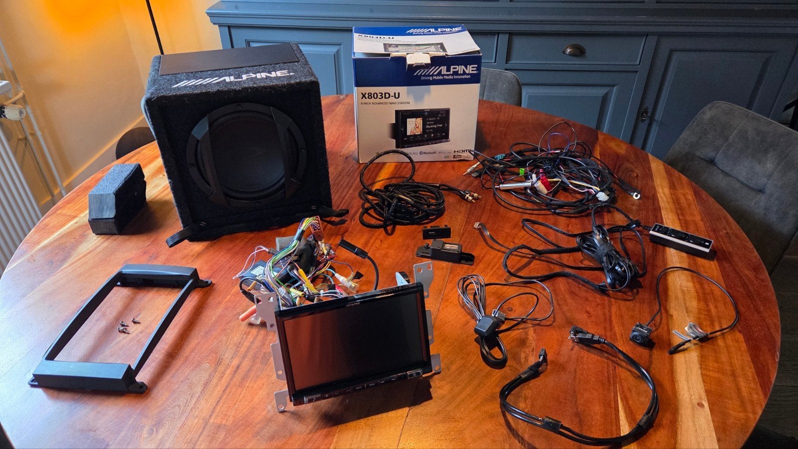 Alpine X803D-U Car Audio Nav systeem
+ Alpine subwoofer, Ophalen