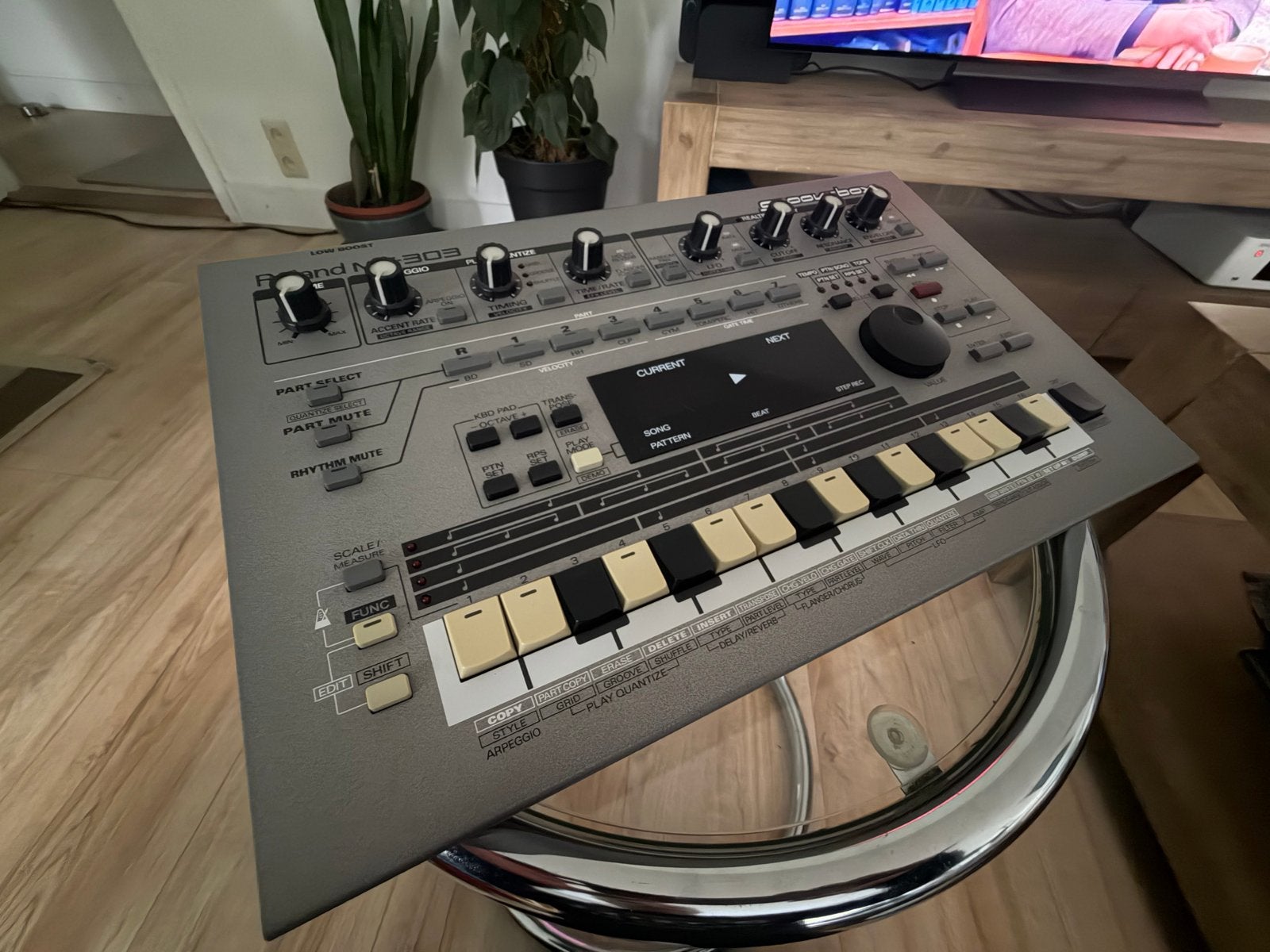 Roland MC-303 Groovebox – (Originele Adapter & Handleiding), Roland, Zo goed als nieuw, Met midi-aansluiting, Overige aantallen