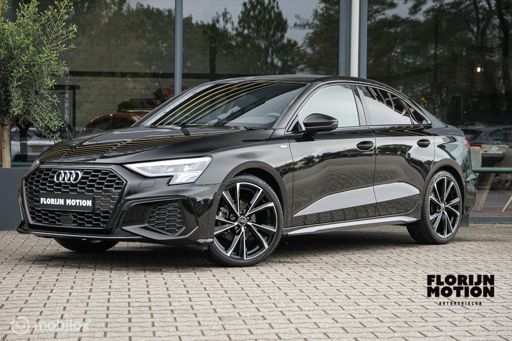 Audi A3 Limousine 35 TFSI S edition, Auto's, 4 cilinders, 150 pk, Leder en Stof, Zwart