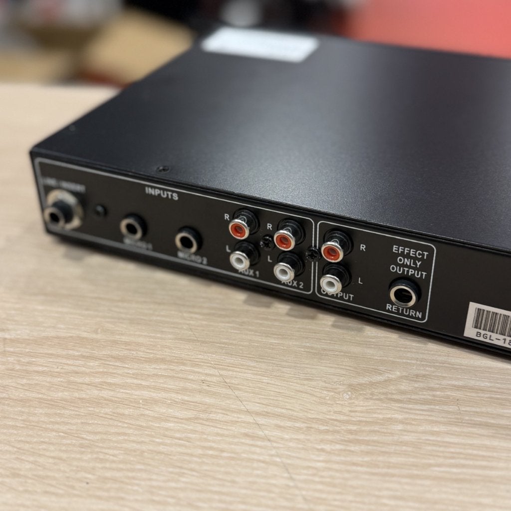 JBSystems KM 4.1 Karaoke/microfoon mixer, Muziek en Instrumenten, JBL, Gebruikt, Support@jbl.com, 400 Atlantic Street
Stamford, CT 06901
USA