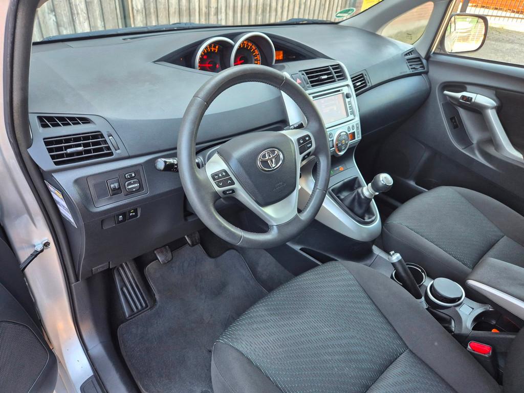 Toyota Verso 1.8 VVT-i Business Titanium 7p. Trekhaak, Navi,, Voorwielaandrijving, Euro 5, Zwart, 4 cilinders