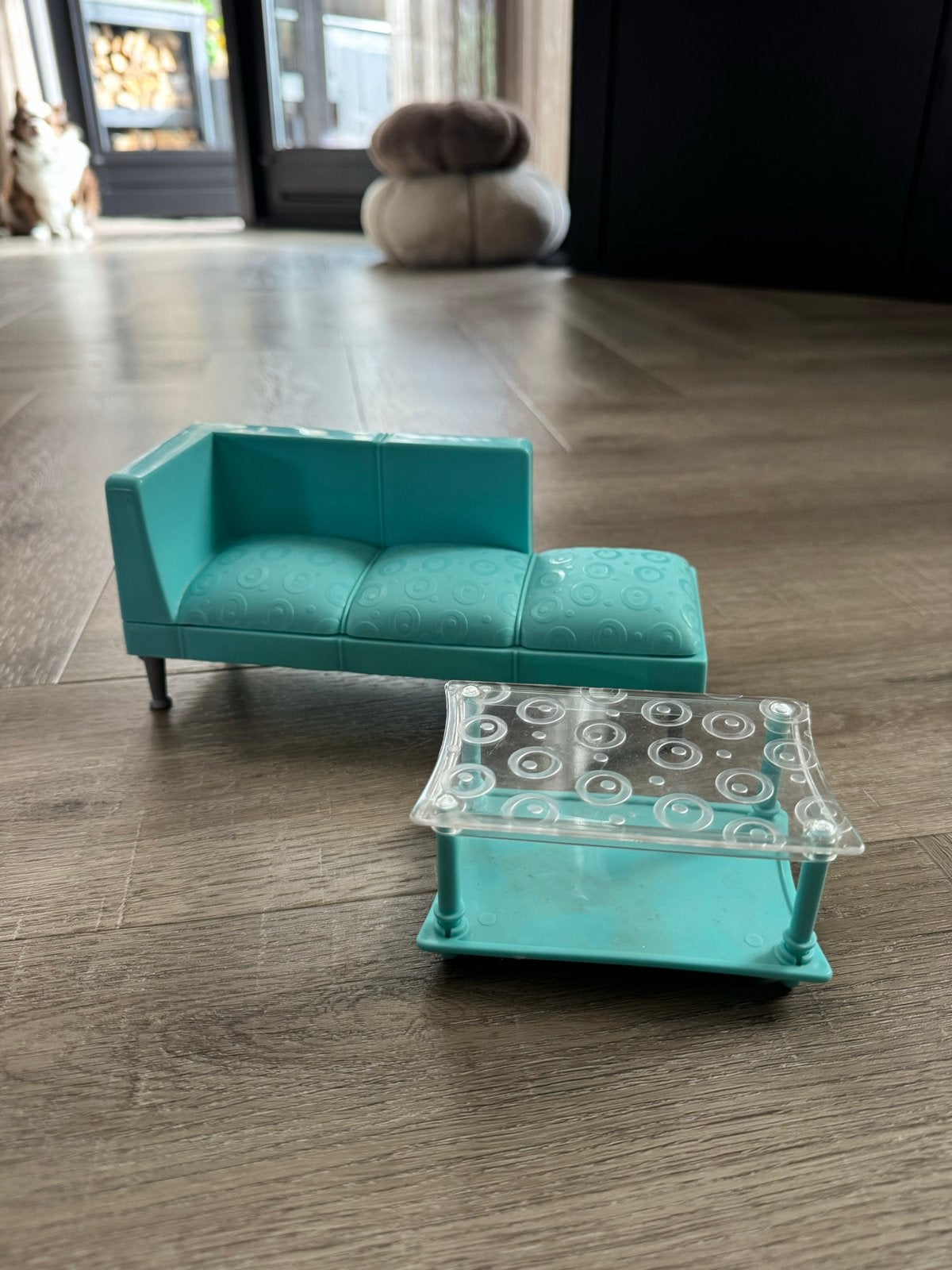 Barbie bank en tafel - Poppenhuis meubels, Ophalen of Verzenden, Gebruikt, Barbie
