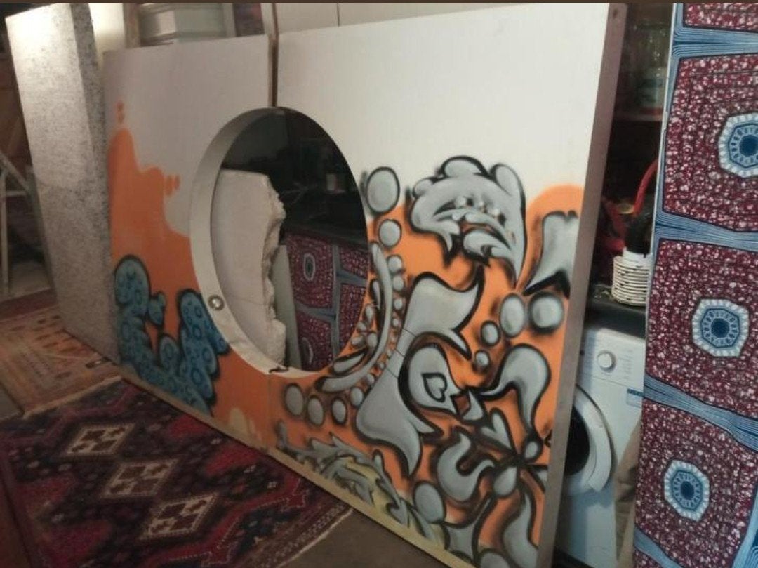 GRATIS zwaar uitgevoerd decorstuk met graffiti voor bar, Ophalen, Gebruikt