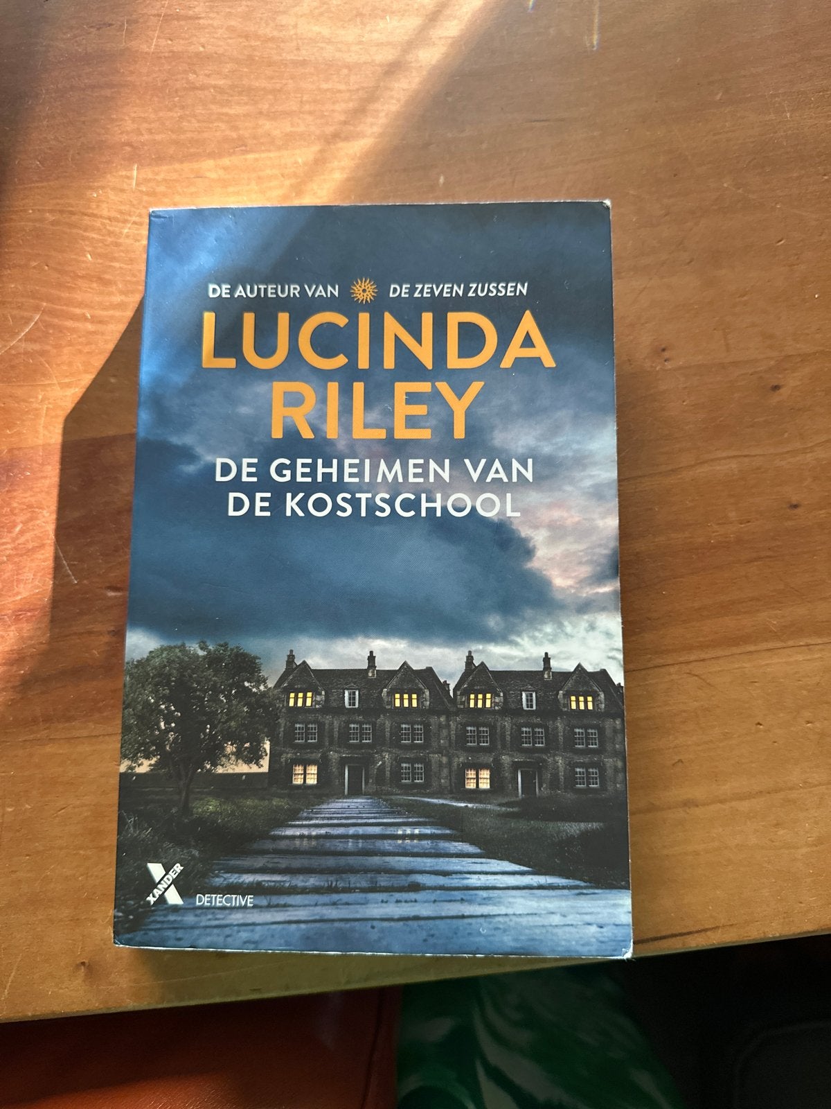 Lucinda Riley - De Geheimen van de Kostschool, Ophalen of Verzenden, Gelezen