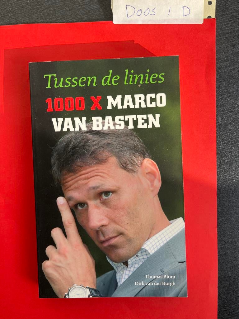 Tussen de linies: 1000 X Marco van Basten, Ophalen of Verzenden, Zo goed als nieuw, Balsport