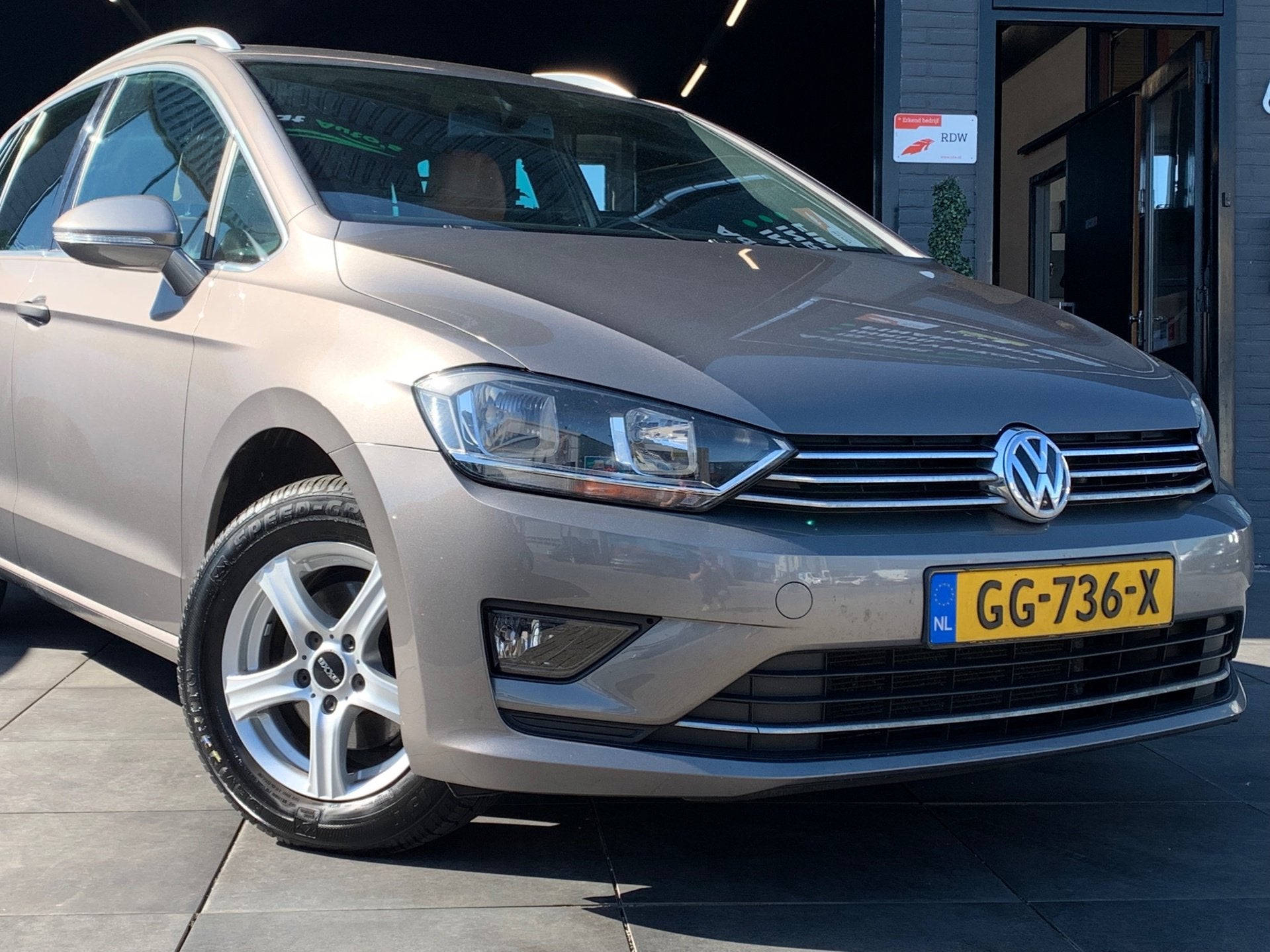 Volkswagen Golf SportsVan