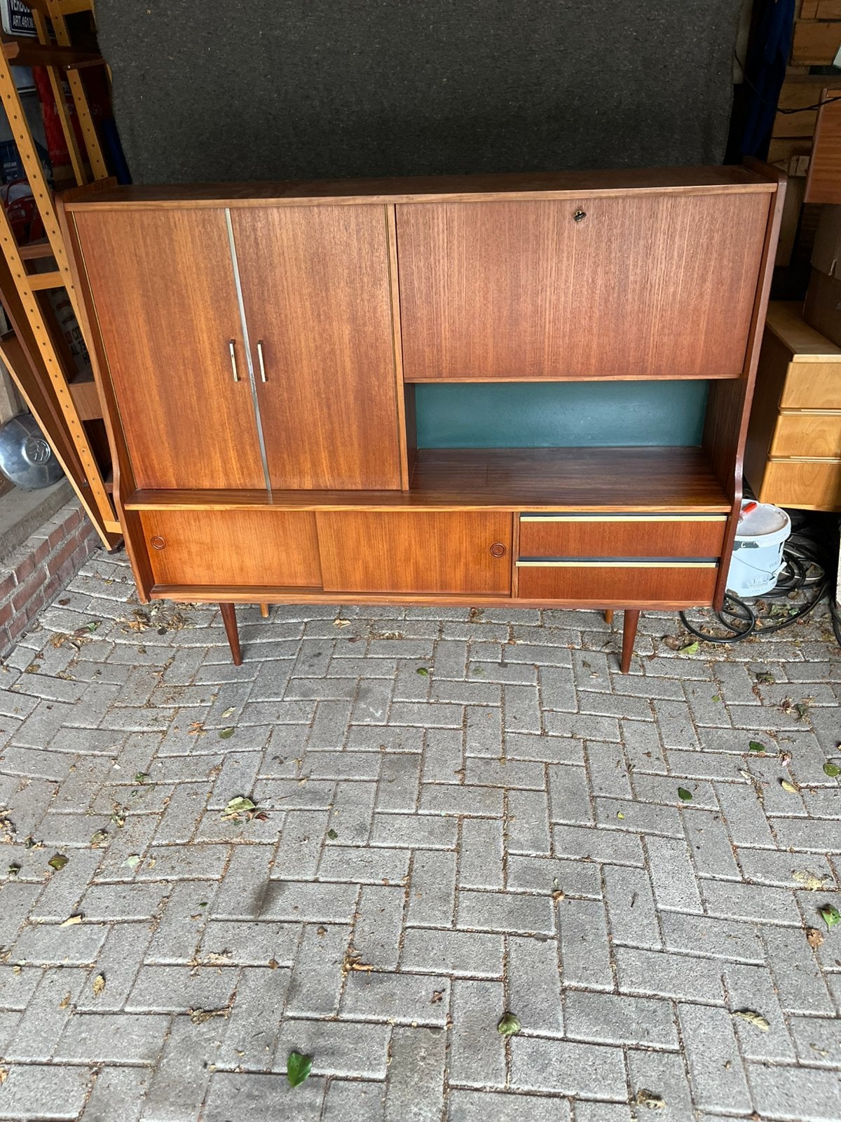 Highboard vintage teak jaren 60 retro dressoir kast €295, Gebruikt, Teak retro design highboard kast dressoir vintage jaren. 60